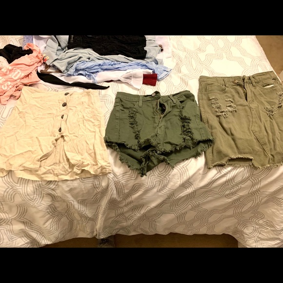 XS/S TOPS SHORTS DRESSES SHOES LOT - Picture 5 of 11